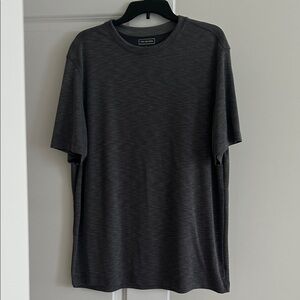 Van Huesen Classic Fit Short Sleeve Gray Top. Size L
